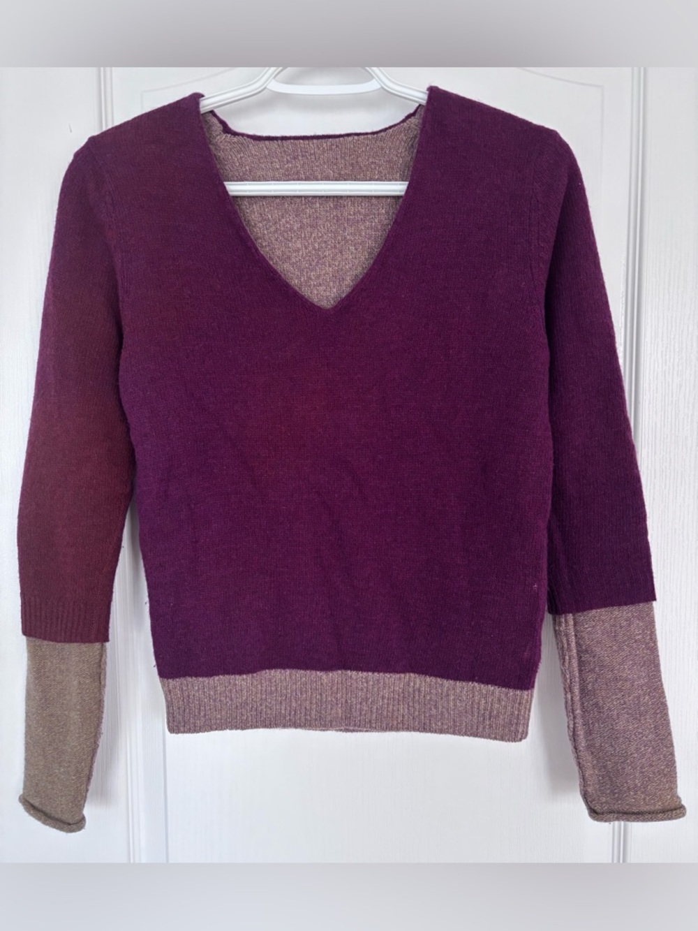 Vintage | V-Neck Two-Tone Purple & Taupe Women's Lambswool Sweater Small Hole